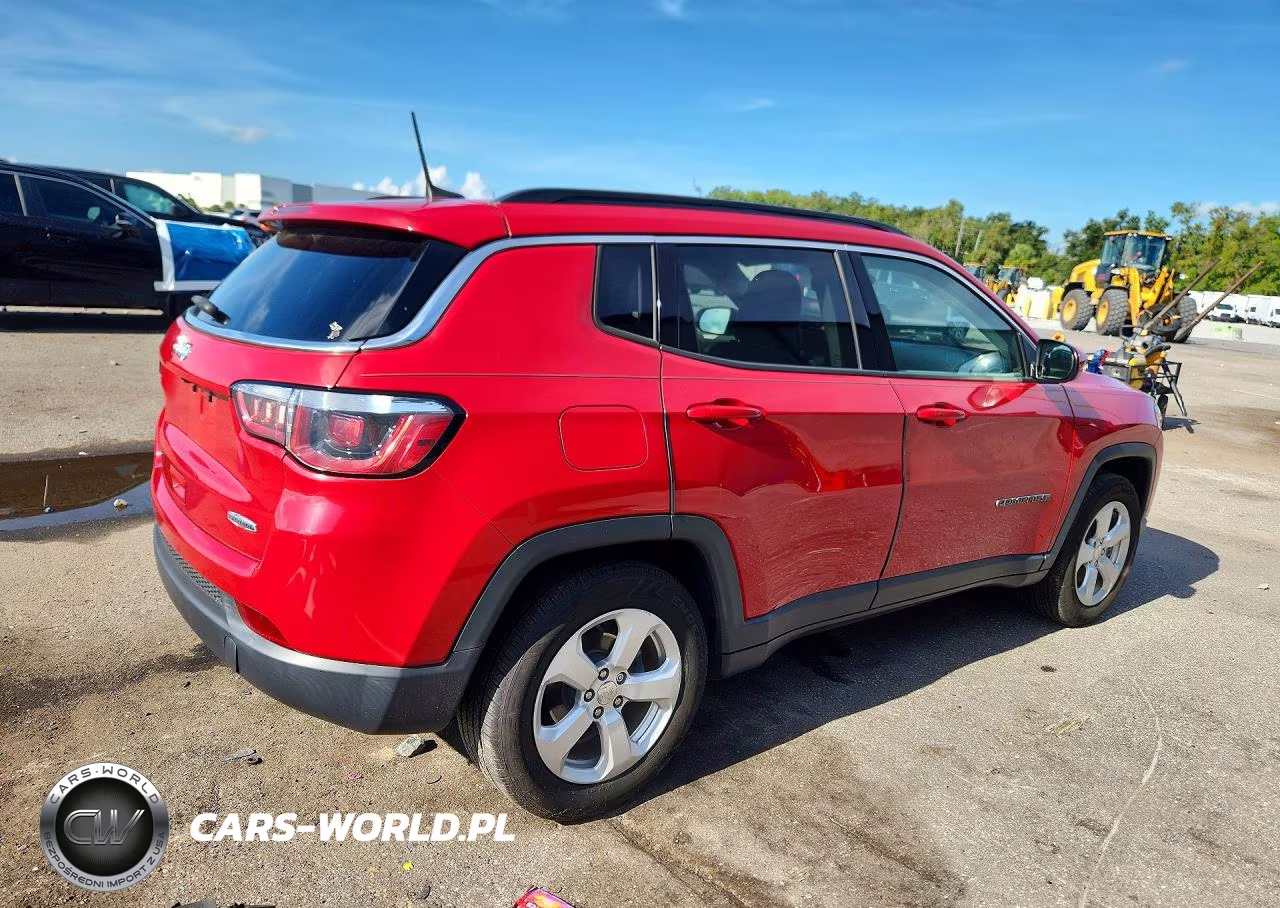 2020 Jeep Compass Latitude VIN:3C4NJCBBXLT166116 - 3