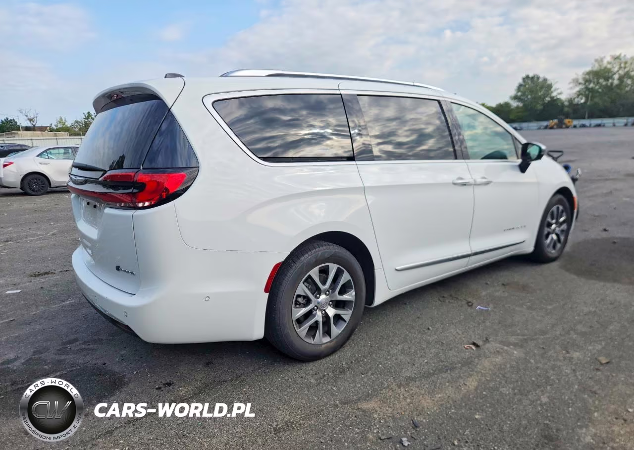 2023 Chrysler Pacifica Hybrid Pinnacle VIN:2C4RC1N79PR595506 - 3