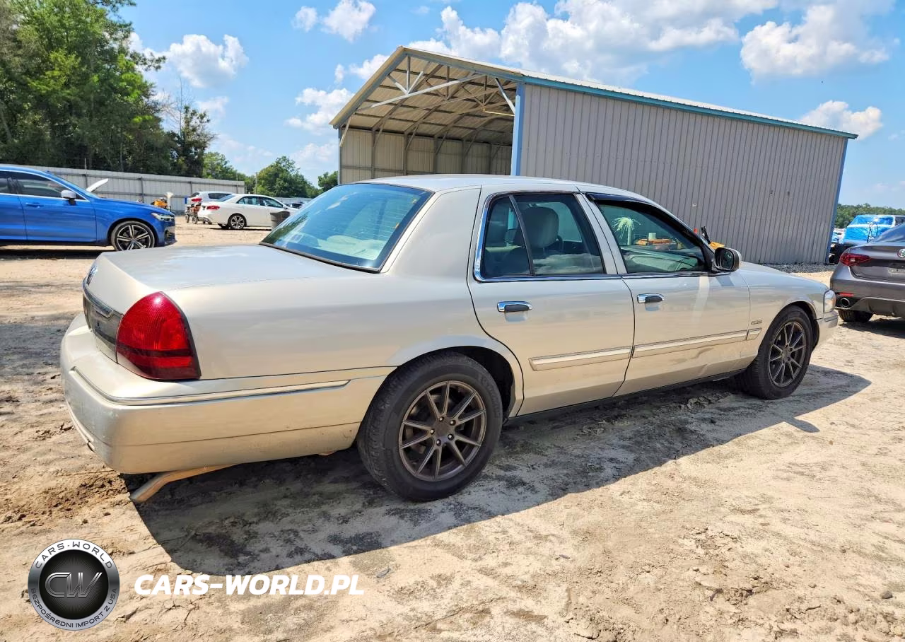 2010 Mercury Grand Marquis Ls VIN:2MEBM7FV1AX605722 - 3