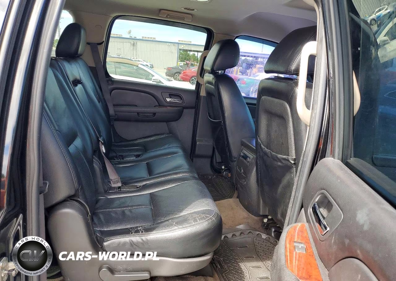2011 Chevrolet Suburban K1500 Ls VIN:1GNSKHE37BR177977 - 11