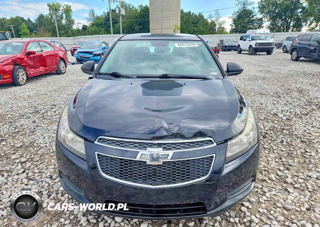 2014 Chevrolet Cruze Ls VIN:1G1PA5SH9E7477089 - 5