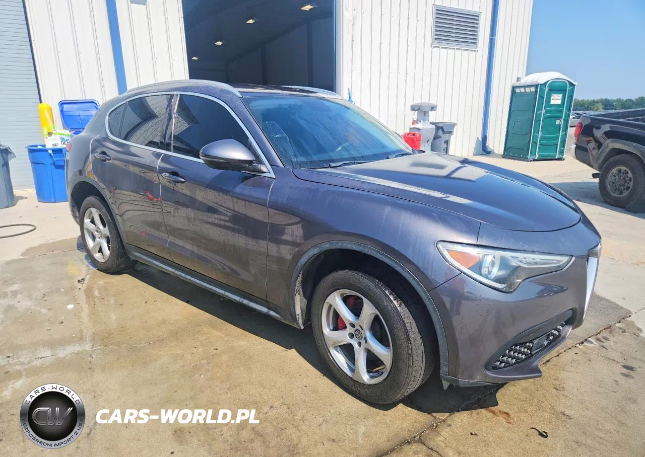 2018 Alfa Romeo Stelvio VIN:ZASFAKAN3J7B80331 - 4