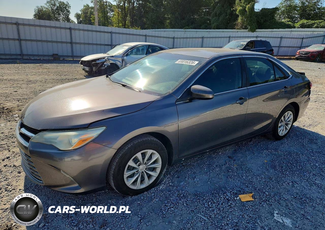 2015 Toyota Camry Le – zdjęcie 1 z 12