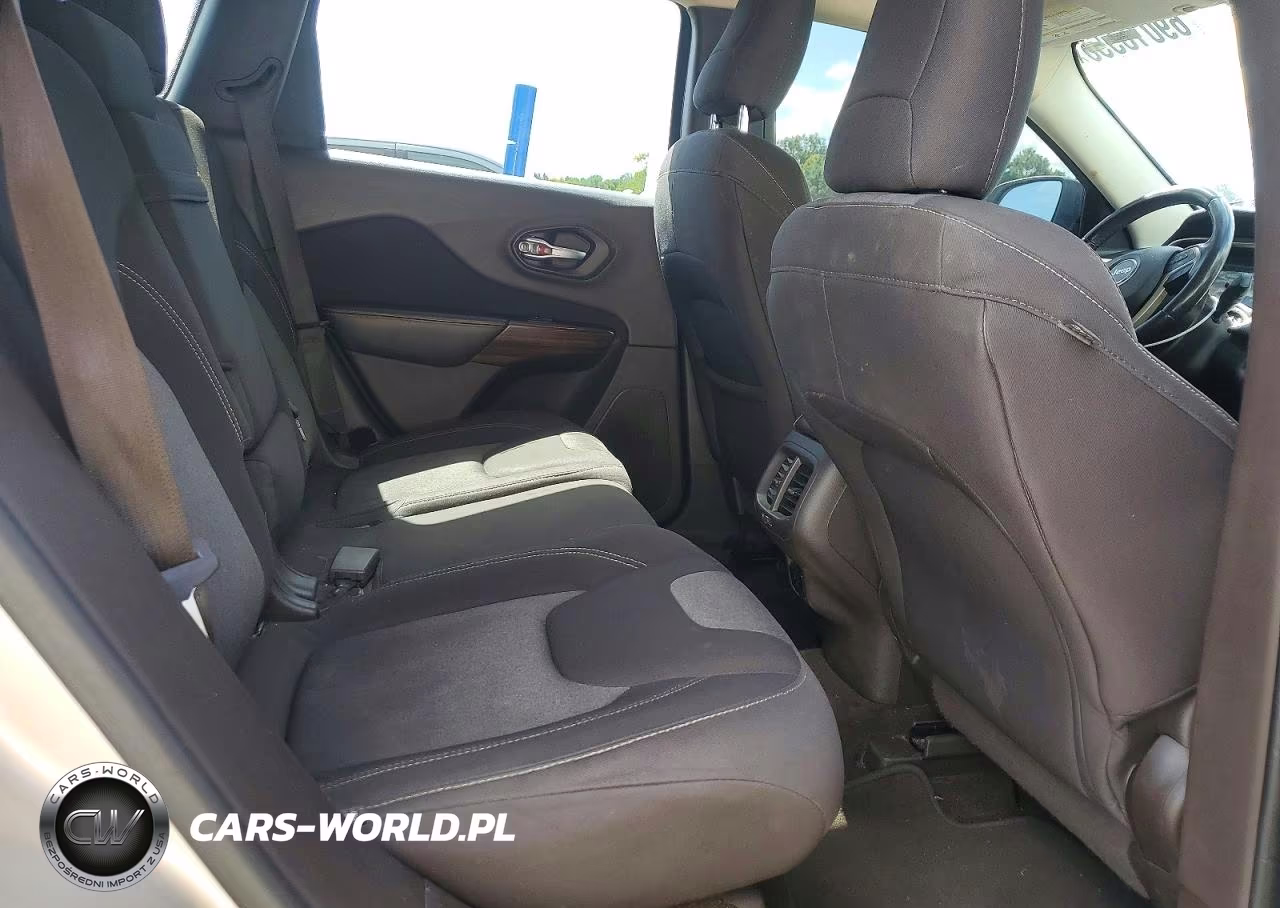 2014 Jeep Cherokee Latitude VIN:1C4PJLCS4EW261372 - 10