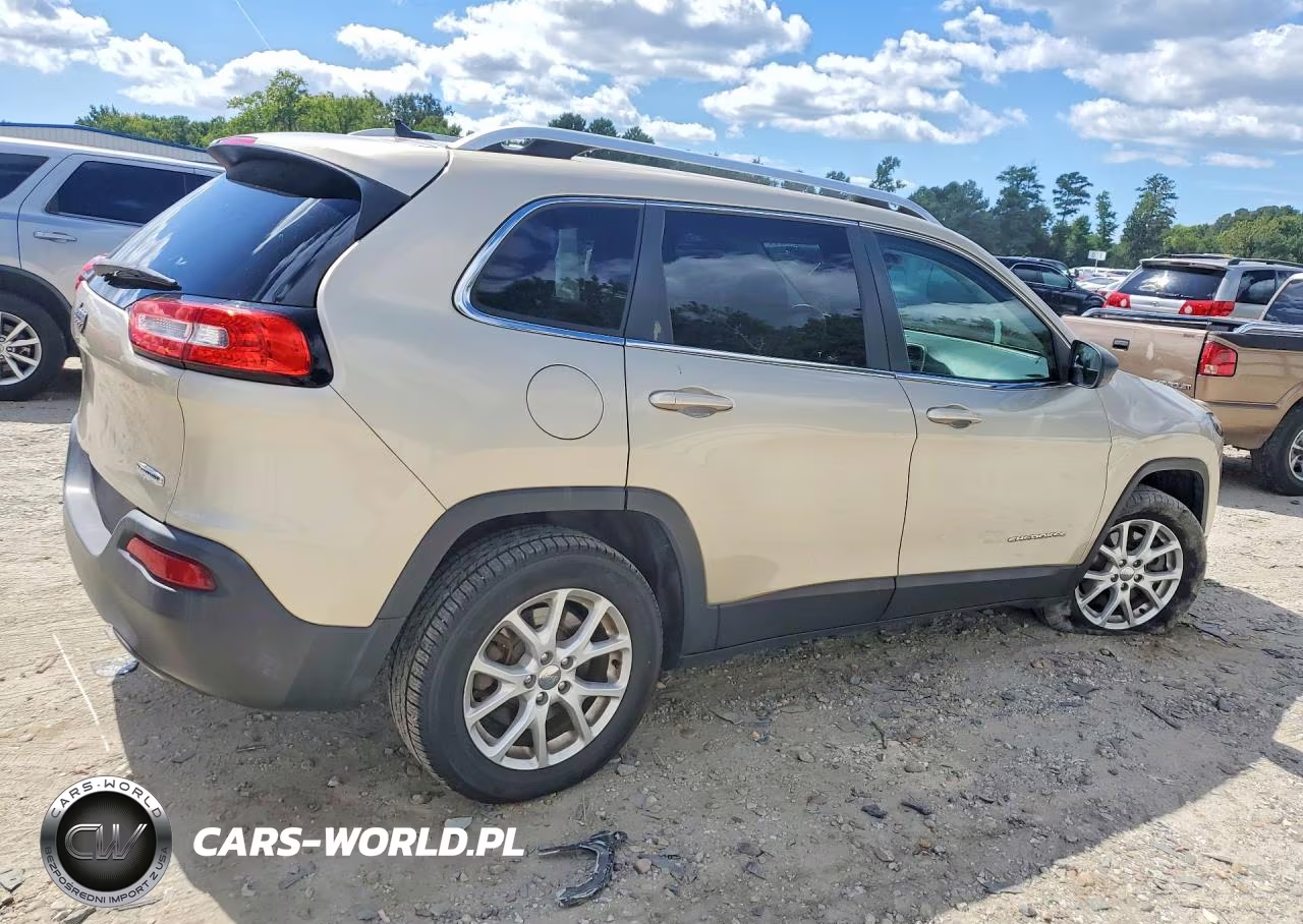 2014 Jeep Cherokee Latitude VIN:1C4PJLCS4EW261372 - 3
