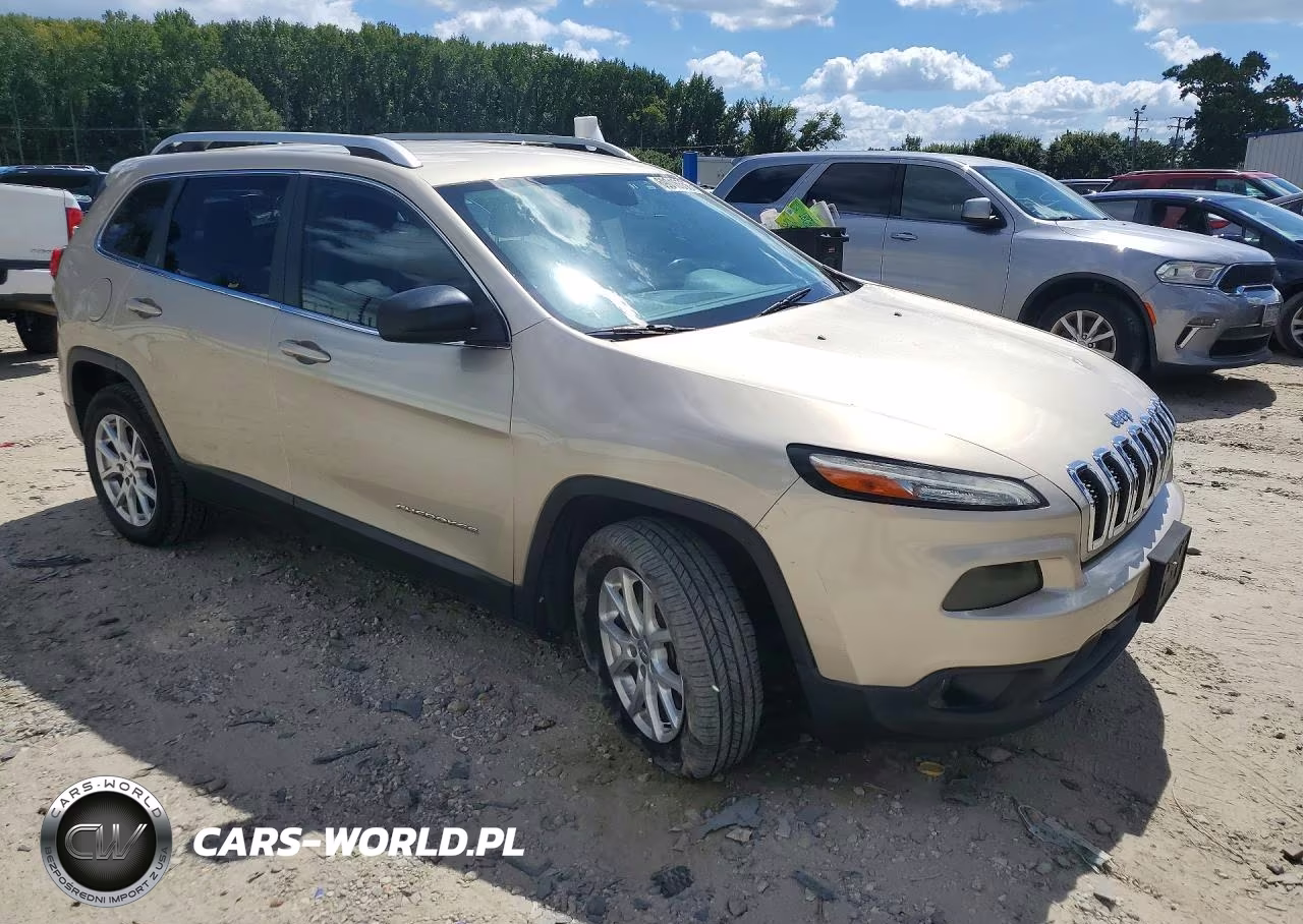 2014 Jeep Cherokee Latitude VIN:1C4PJLCS4EW261372 - 4