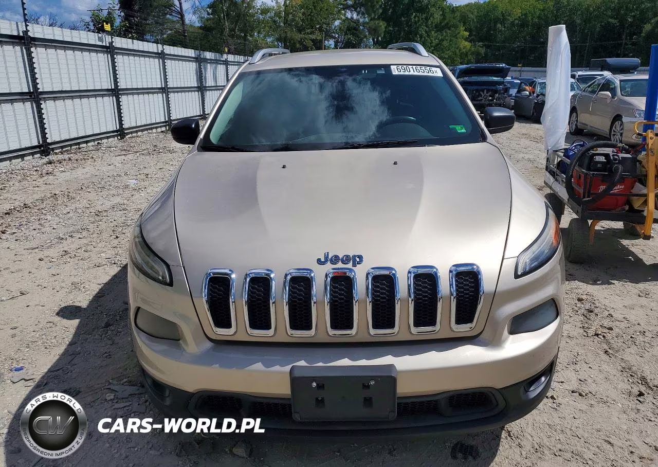 2014 Jeep Cherokee Latitude VIN:1C4PJLCS4EW261372 - 5