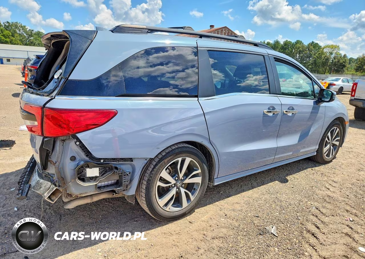 2023 Honda Odyssey Touring VIN:5FNRL6H86PB018865 - 3