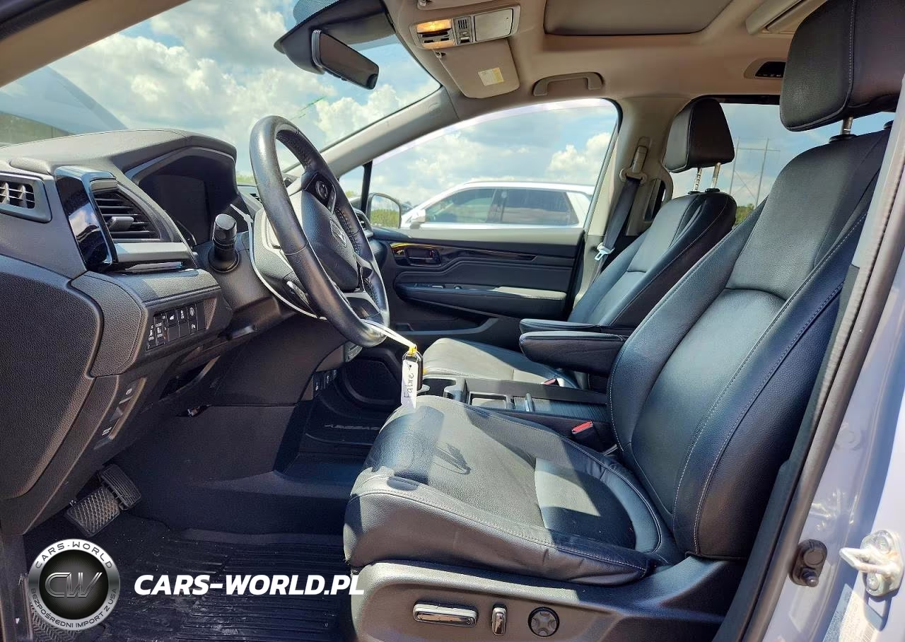 2023 Honda Odyssey Touring VIN:5FNRL6H86PB018865 - 7