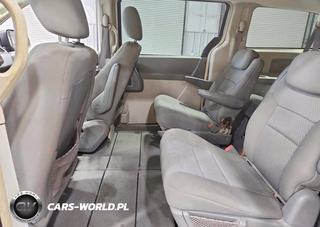2010 Chrysler Town & Country Touring VIN:2A4RR5D10AR153122 - 11