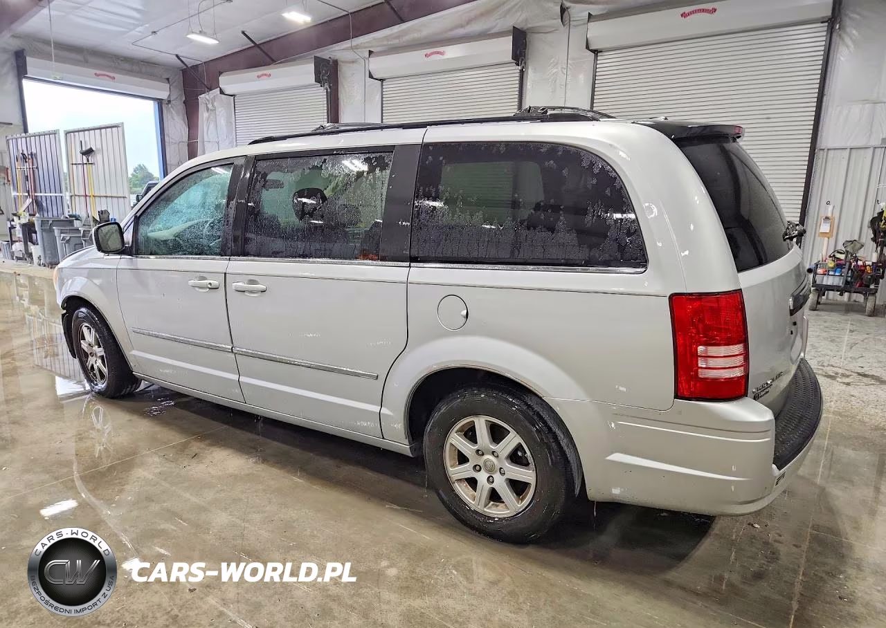 2010 Chrysler Town & Country Touring VIN:2A4RR5D10AR153122 - 2