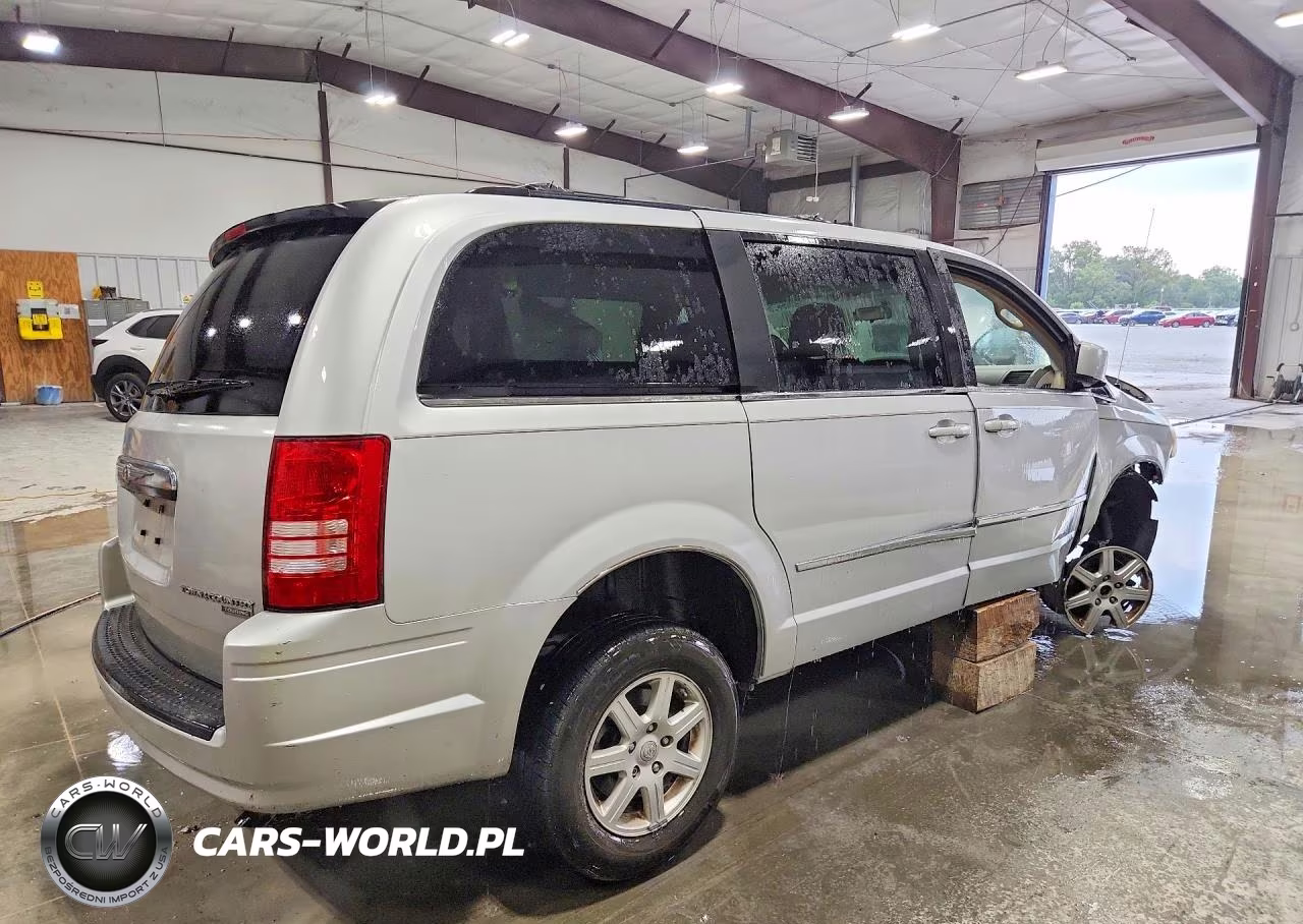 2010 Chrysler Town & Country Touring VIN:2A4RR5D10AR153122 - 3