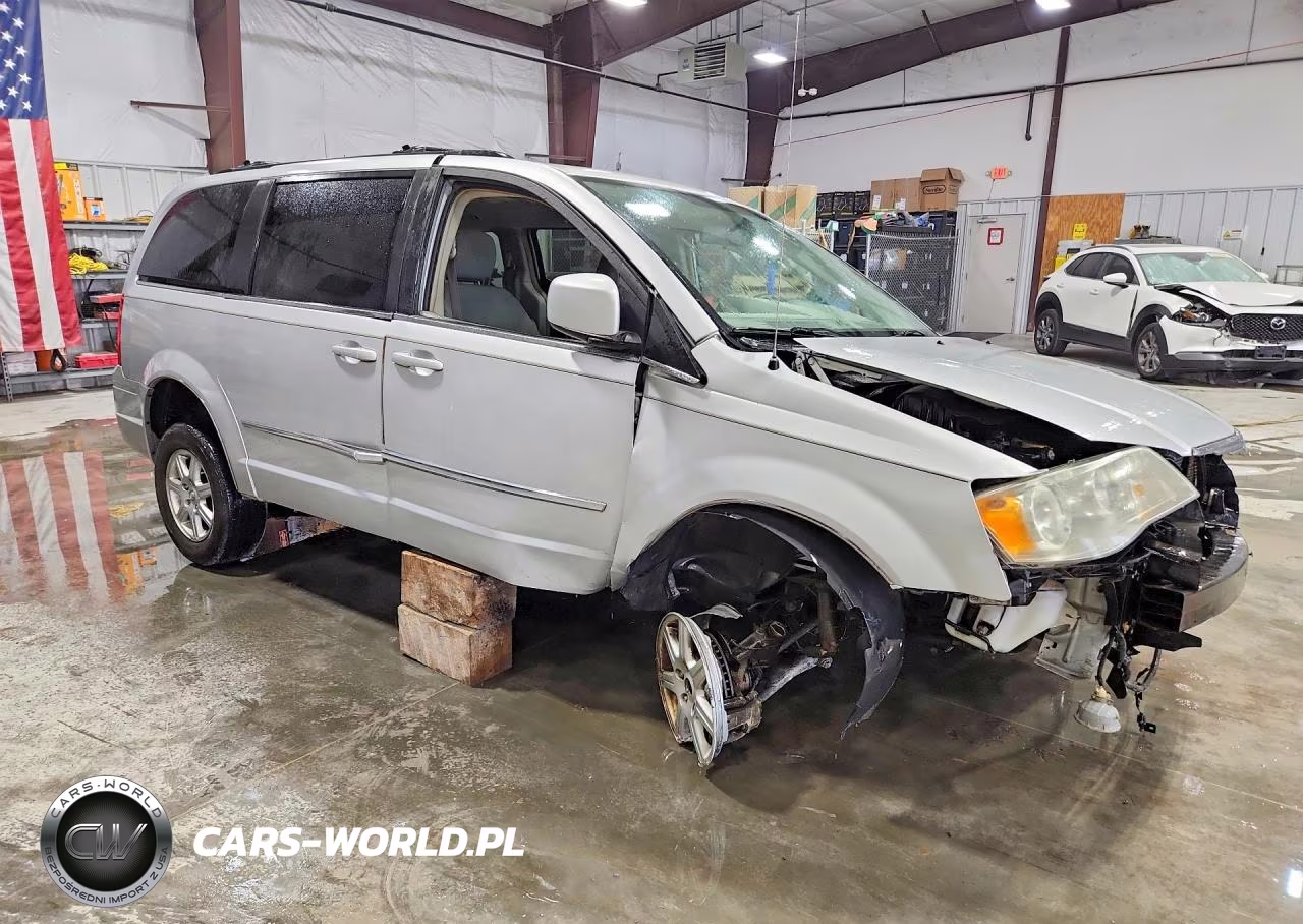 2010 Chrysler Town & Country Touring VIN:2A4RR5D10AR153122 - 4