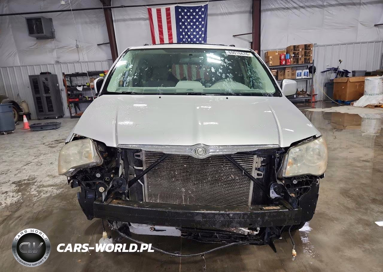 2010 Chrysler Town & Country Touring VIN:2A4RR5D10AR153122 - 5