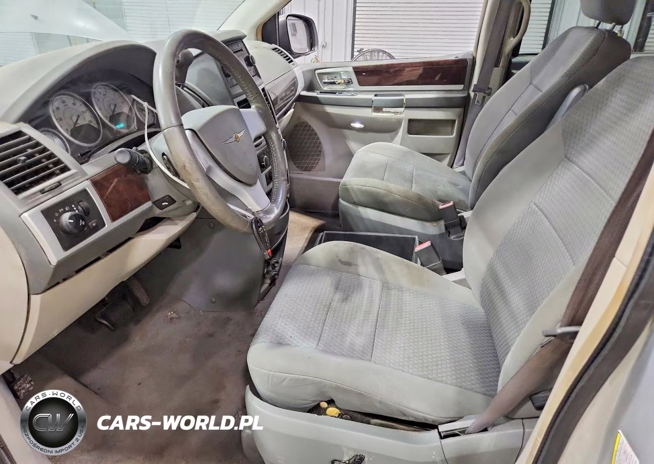 2010 Chrysler Town & Country Touring VIN:2A4RR5D10AR153122 - 7