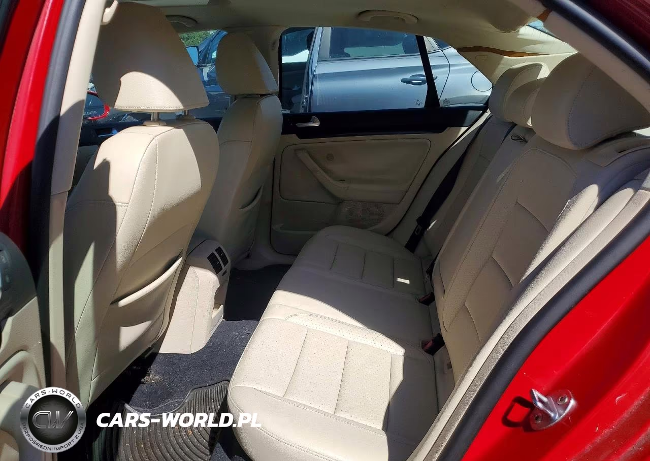 2010 Volkswagen Jetta Wolfsburg VIN:3VWRA7AJ4AM065773 - 10