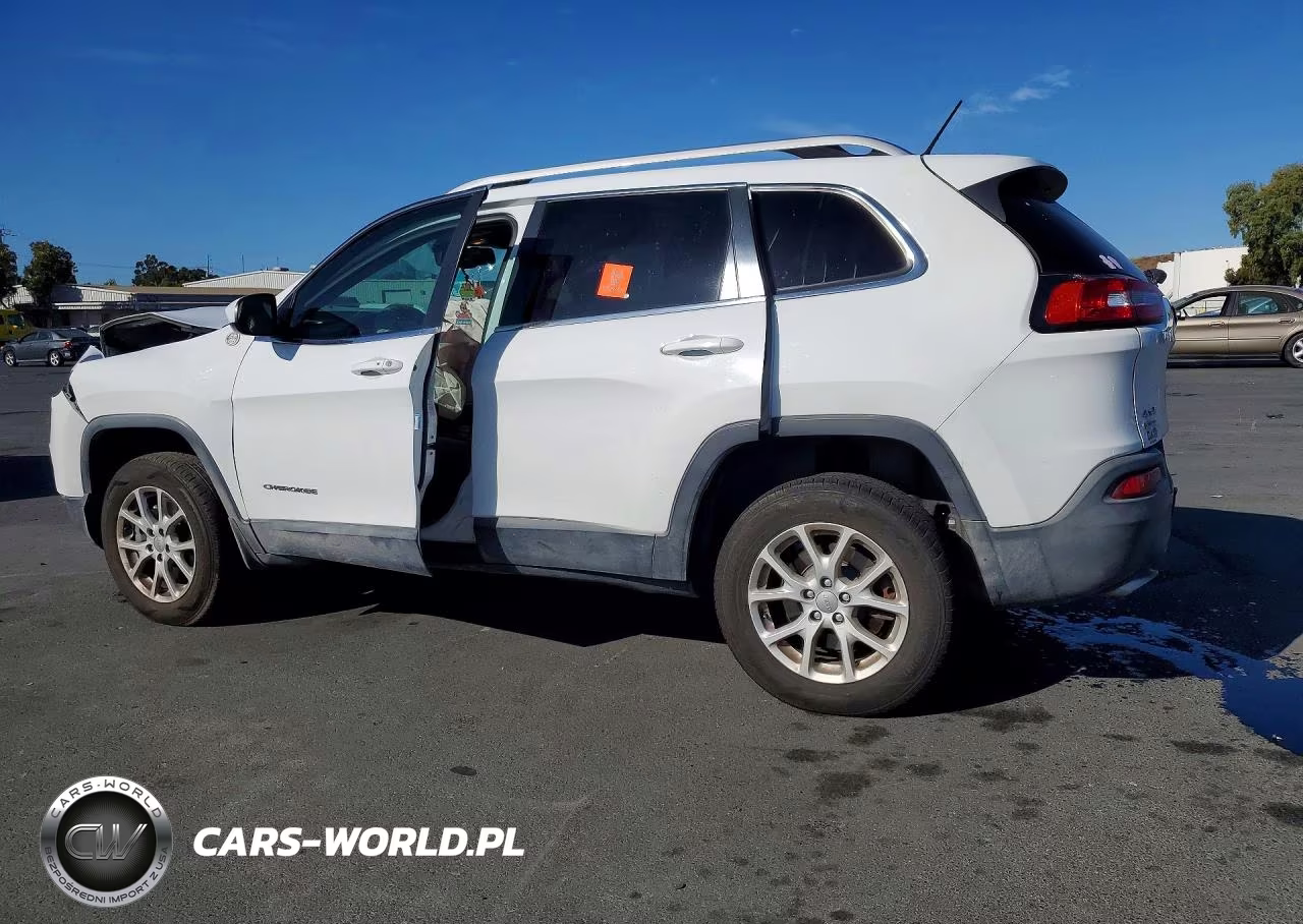 2015 Jeep Cherokee Latitude VIN:1C4PJMCS2FW523557 - 2