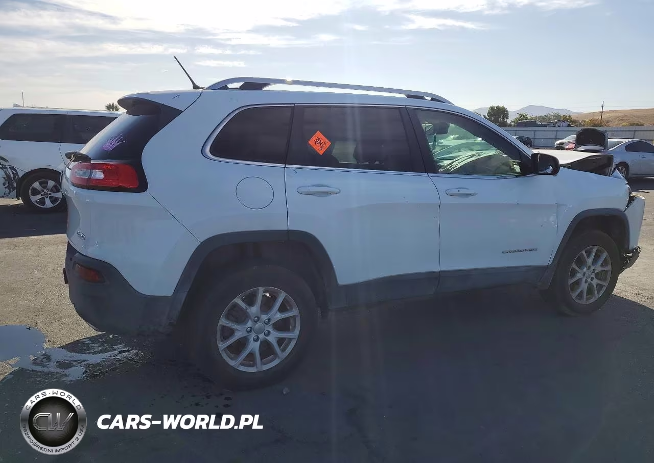 2015 Jeep Cherokee Latitude VIN:1C4PJMCS2FW523557 - 3