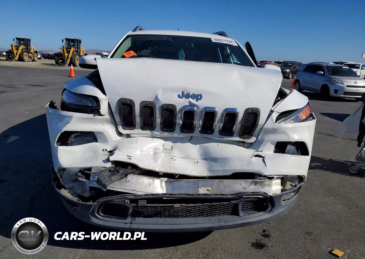 2015 Jeep Cherokee Latitude VIN:1C4PJMCS2FW523557 - 5