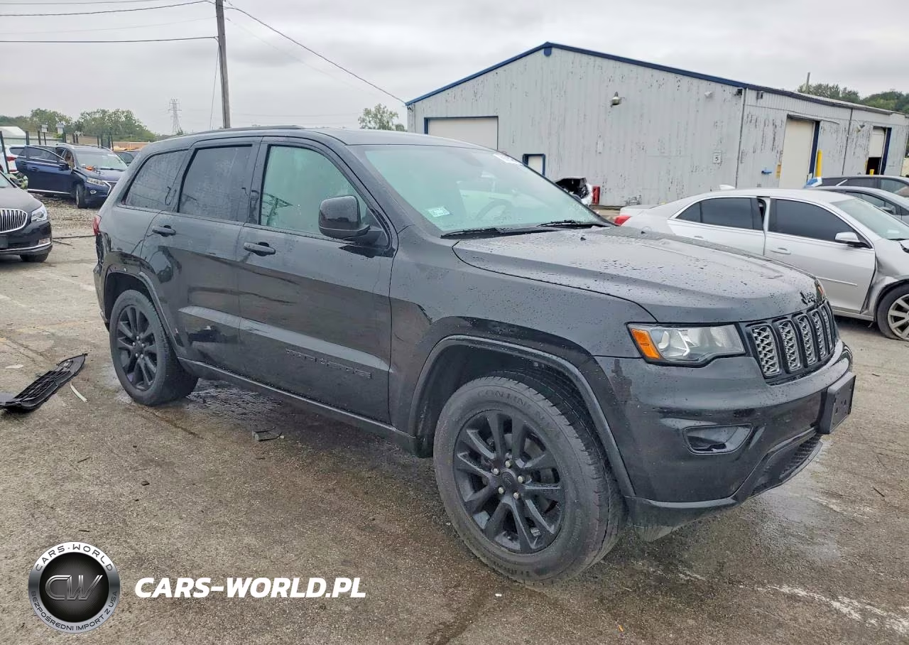 2017 Jeep Grand Cherokee Laredo VIN:1C4RJFAG8HC714357 - 4