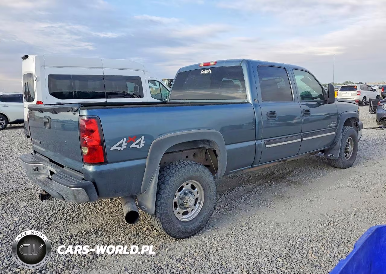 2007 Chevrolet Silverado K2500 Heavy Duty VIN:1GCHK23D97F143995 - 3