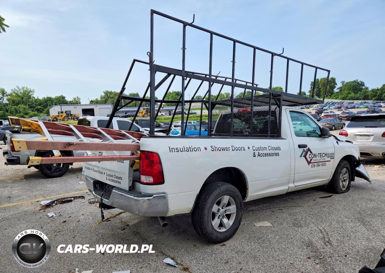 2019 Ram 1500 Classic Tradesman VIN:3C6JR6DG8KG585579 - 3