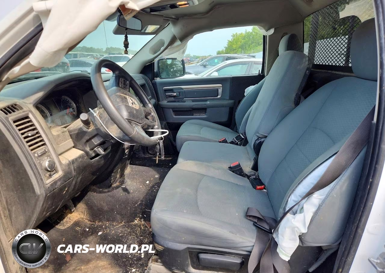 2019 Ram 1500 Classic Tradesman VIN:3C6JR6DG8KG585579 - 7