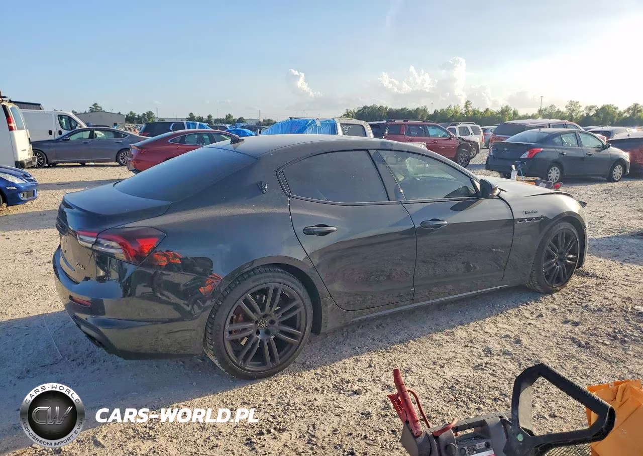 2022 Maserati Ghibli Modena VIN:ZAM57YTM7N1388310 - 3