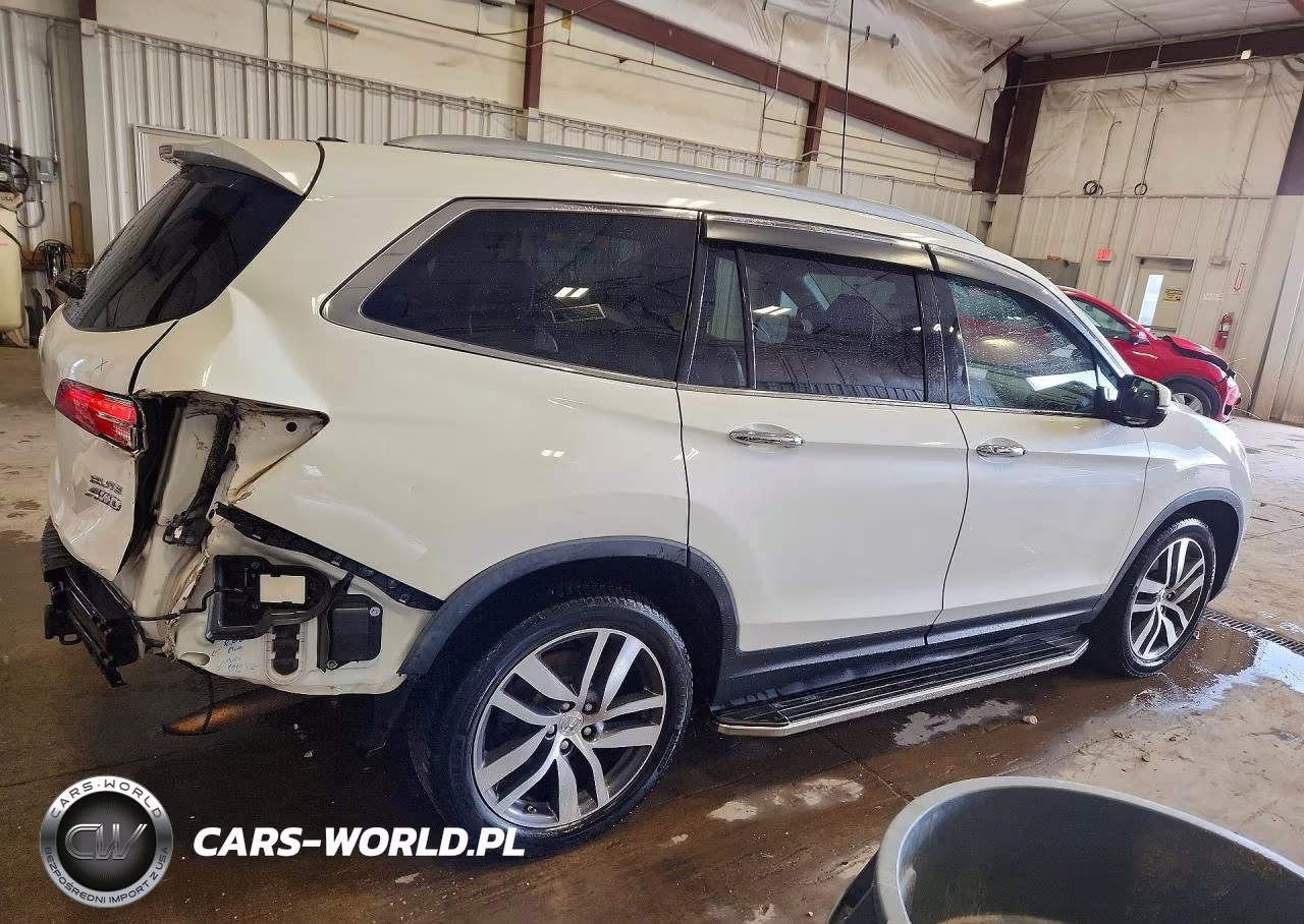 2018 Honda Pilot Elite VIN:5FNYF6H06JB014142 - 3