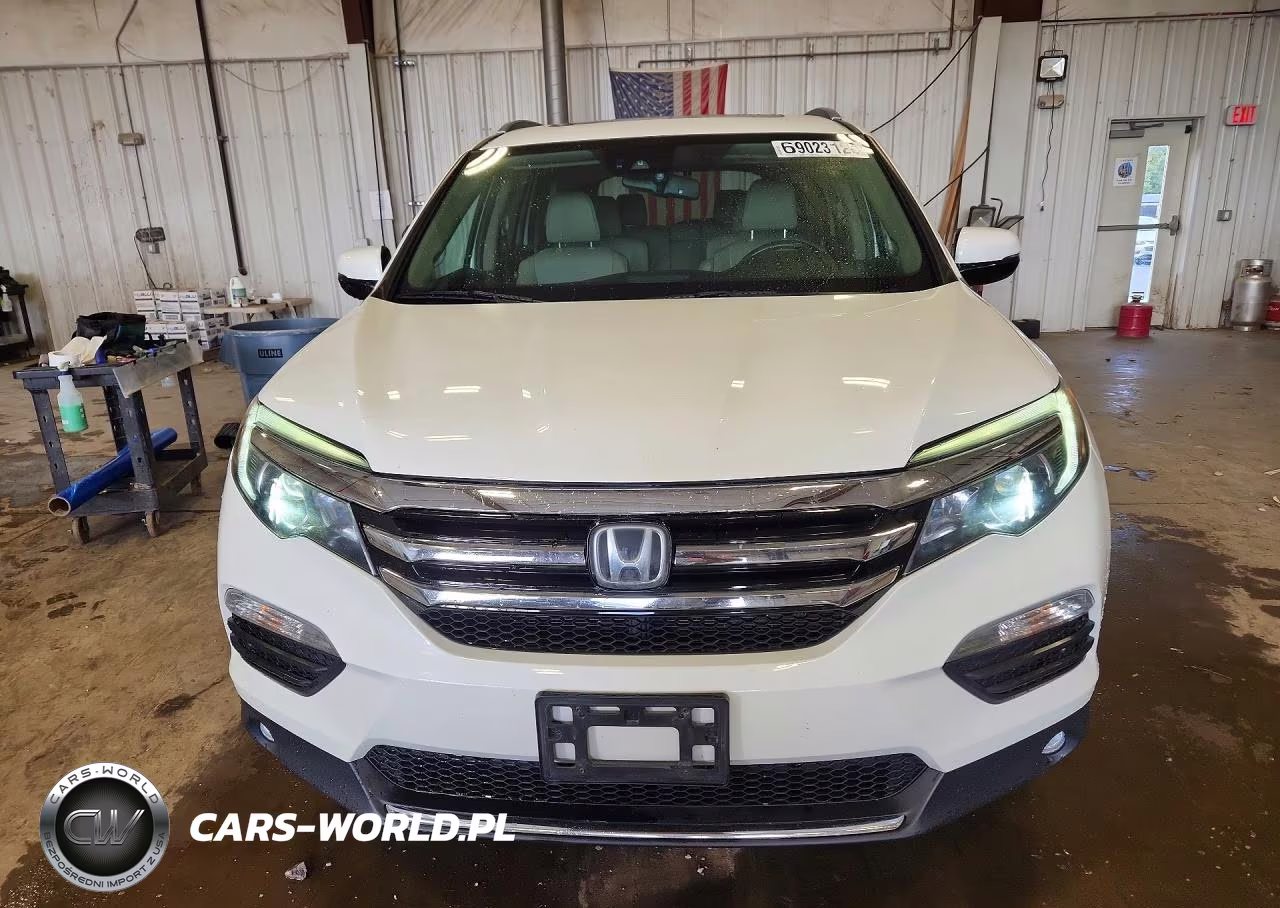 2018 Honda Pilot Elite VIN:5FNYF6H06JB014142 - 5