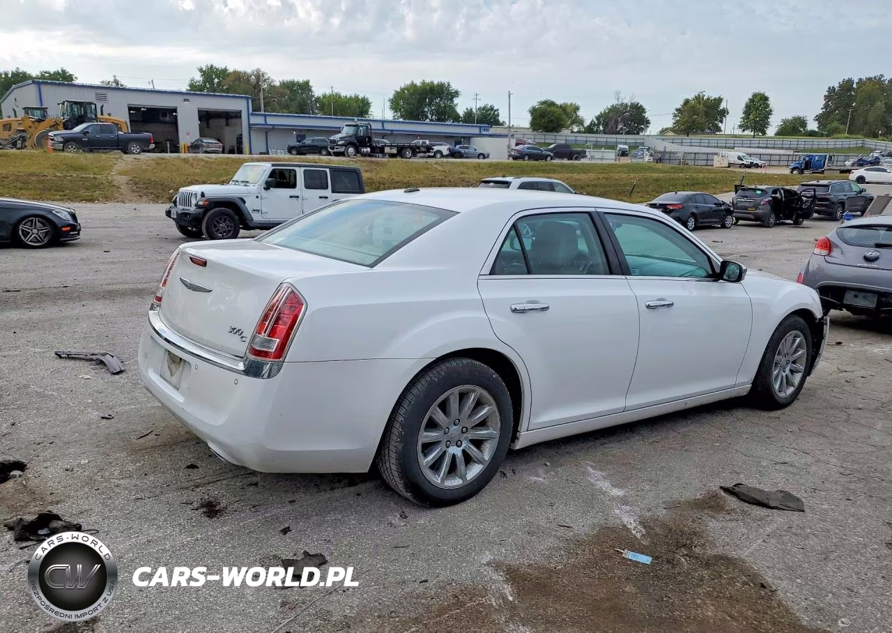2014 Chrysler 300C VIN:2C3CCAEG7EH257874 - 3