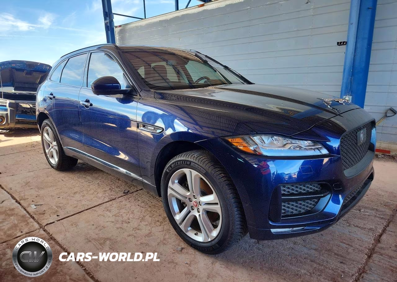 2017 Jaguar F-Pace R - Sport VIN:SADCL2BV9HA084306 - 4