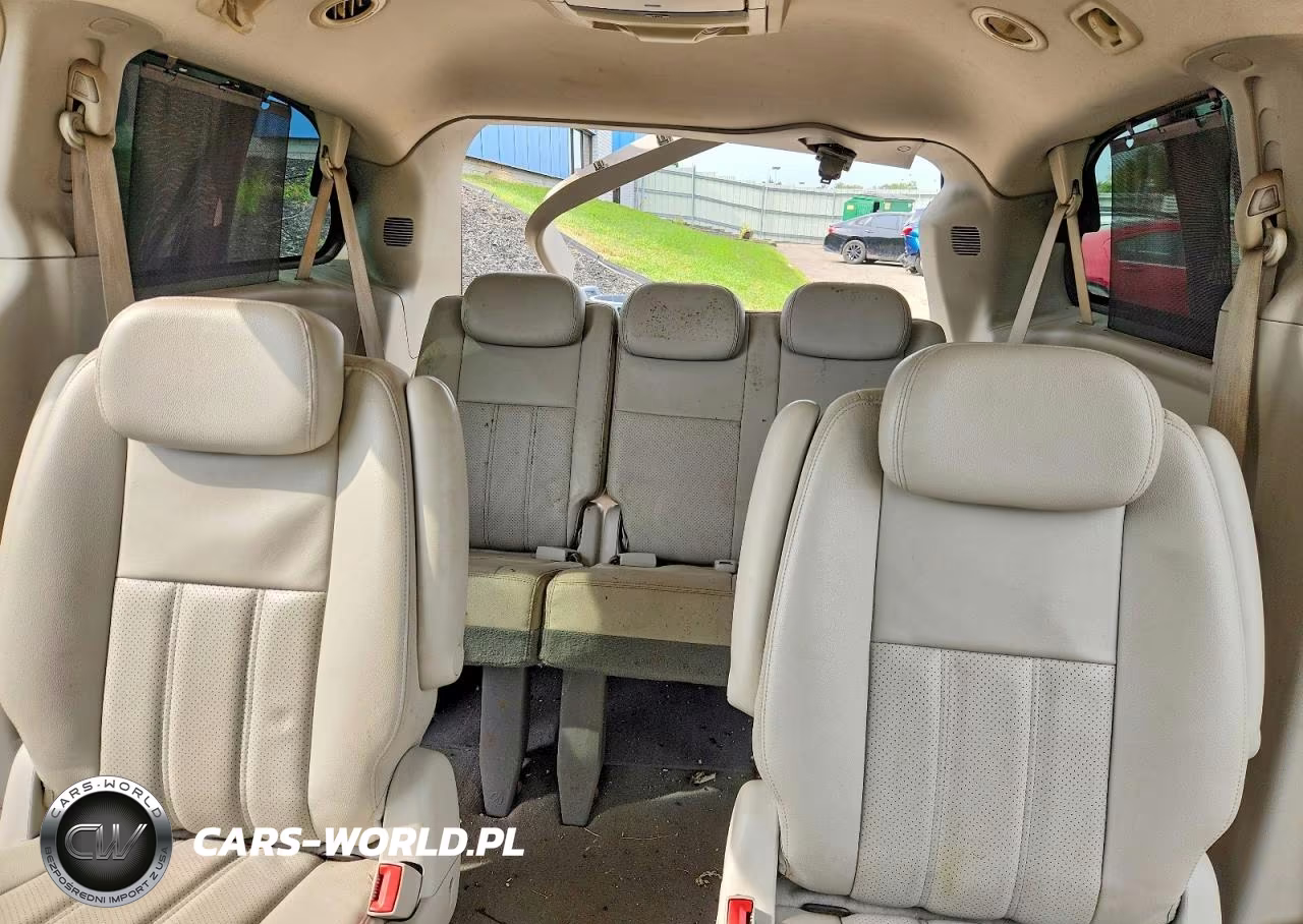 2009 Chrysler Town & Country Touring VIN:2A8HR54119R634163 - 10