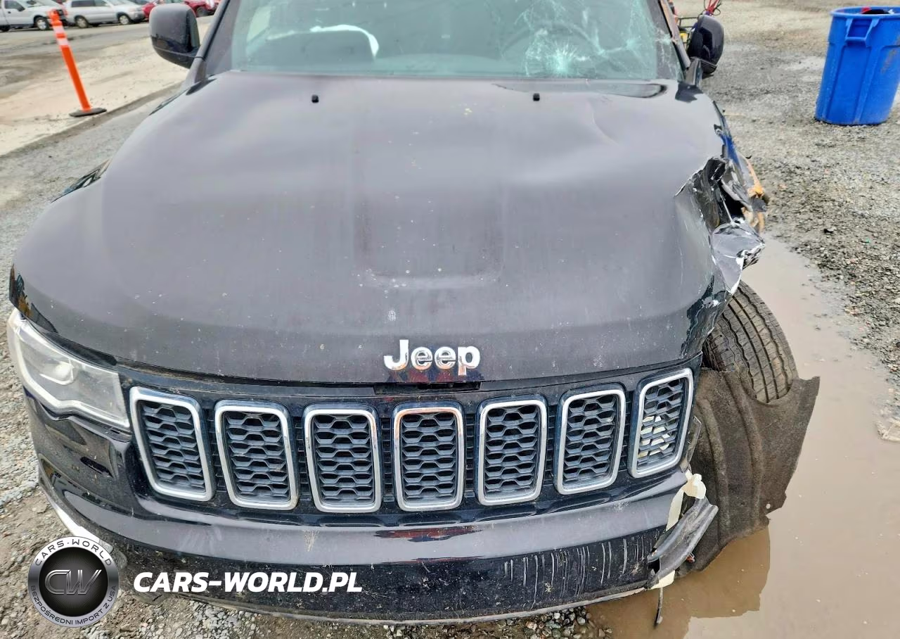 2018 Jeep Grand Cherokee Laredo VIN:1C4RJFAG1JC304070 - 12