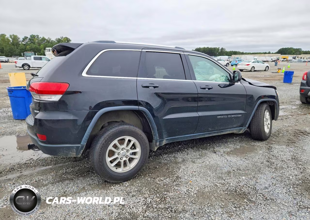 2018 Jeep Grand Cherokee Laredo VIN:1C4RJFAG1JC304070 - 3