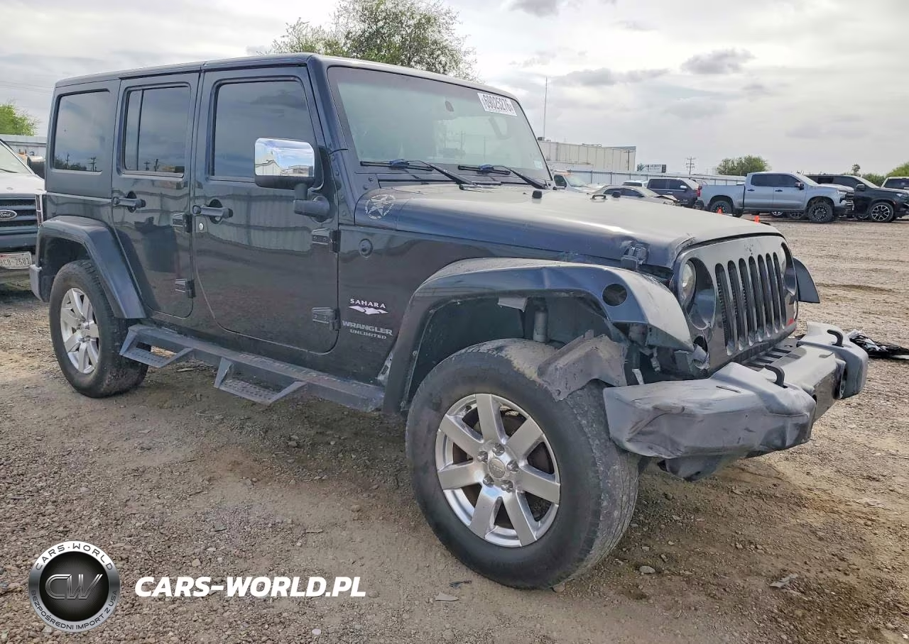 2016 Jeep Wrangler Unlimited Sahara VIN:1C4BJWEG8GL144113 - 4