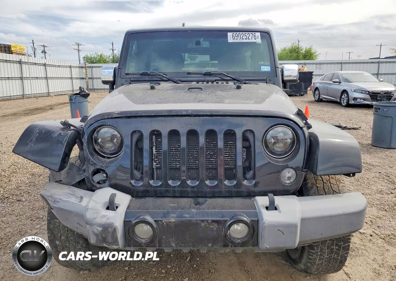 2016 Jeep Wrangler Unlimited Sahara VIN:1C4BJWEG8GL144113 - 5