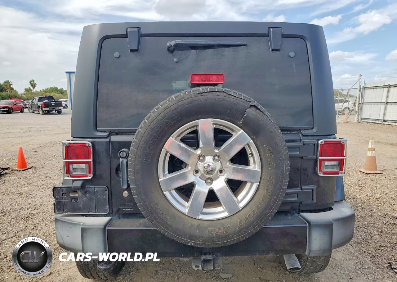 2016 Jeep Wrangler Unlimited Sahara VIN:1C4BJWEG8GL144113 - 6