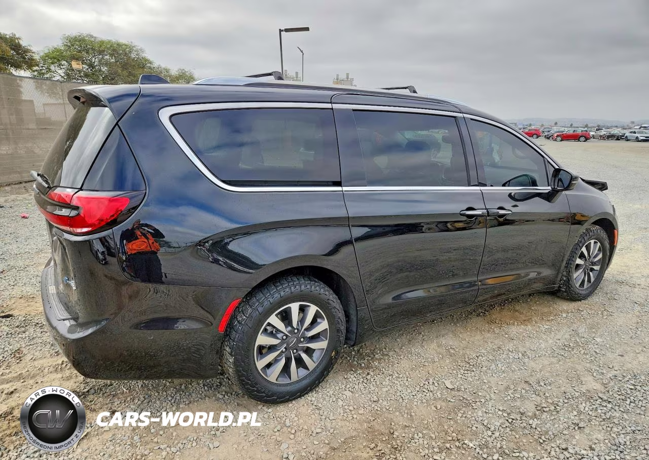 2021 Chrysler Pacifica Hybrid Touring L VIN:2C4RC1L77MR599634 - 3