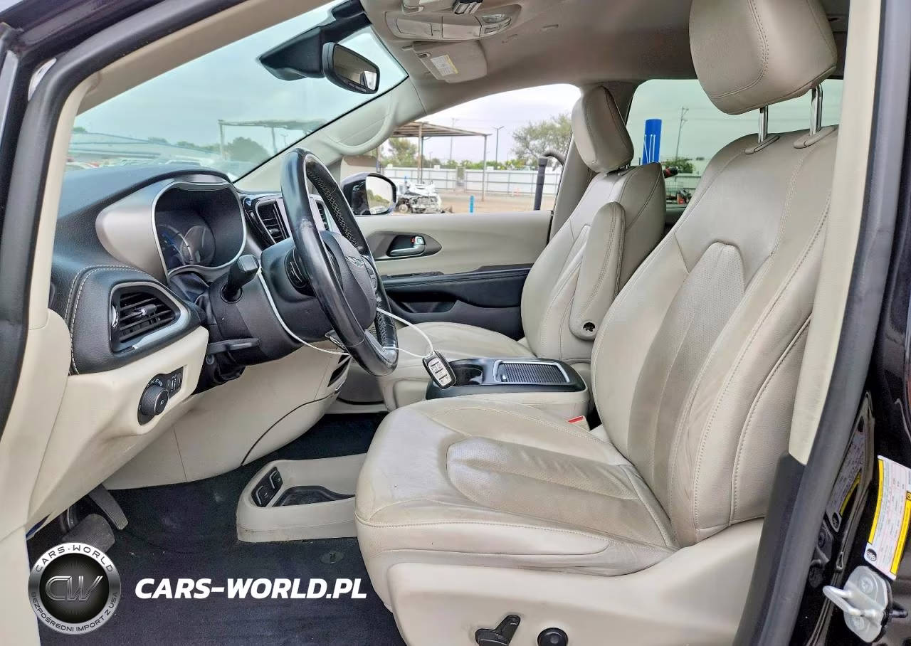 2021 Chrysler Pacifica Hybrid Touring L VIN:2C4RC1L77MR599634 - 7