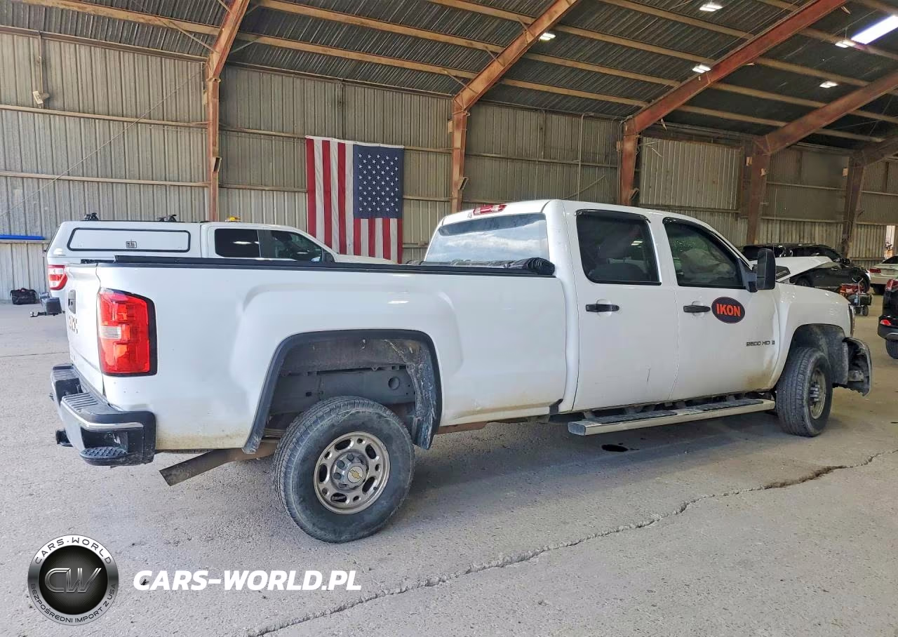 2008 Chevrolet Silverado C2500 Heavy Duty VIN:1GCHC23K88F205402 - 3