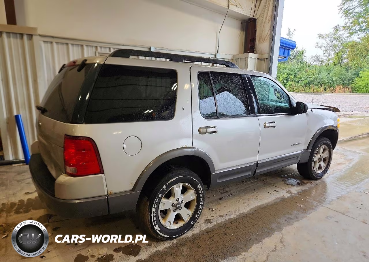 2005 Ford Explorer Xlt VIN:1FMZU73KX5UB49822 - 3