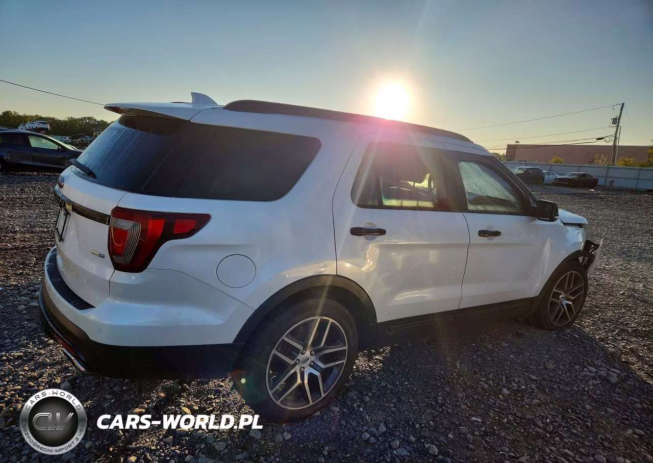 2017 Ford Explorer Sport VIN:1FM5K8GT2HGB49135 - 3
