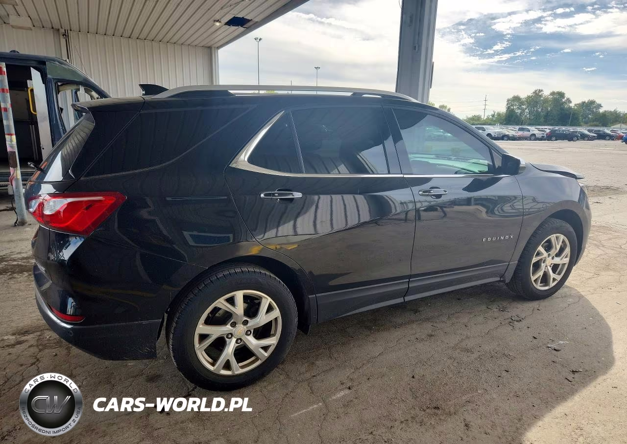 2018 Chevrolet Equinox Premier VIN:2GNAXVEV3J6191740 - 3