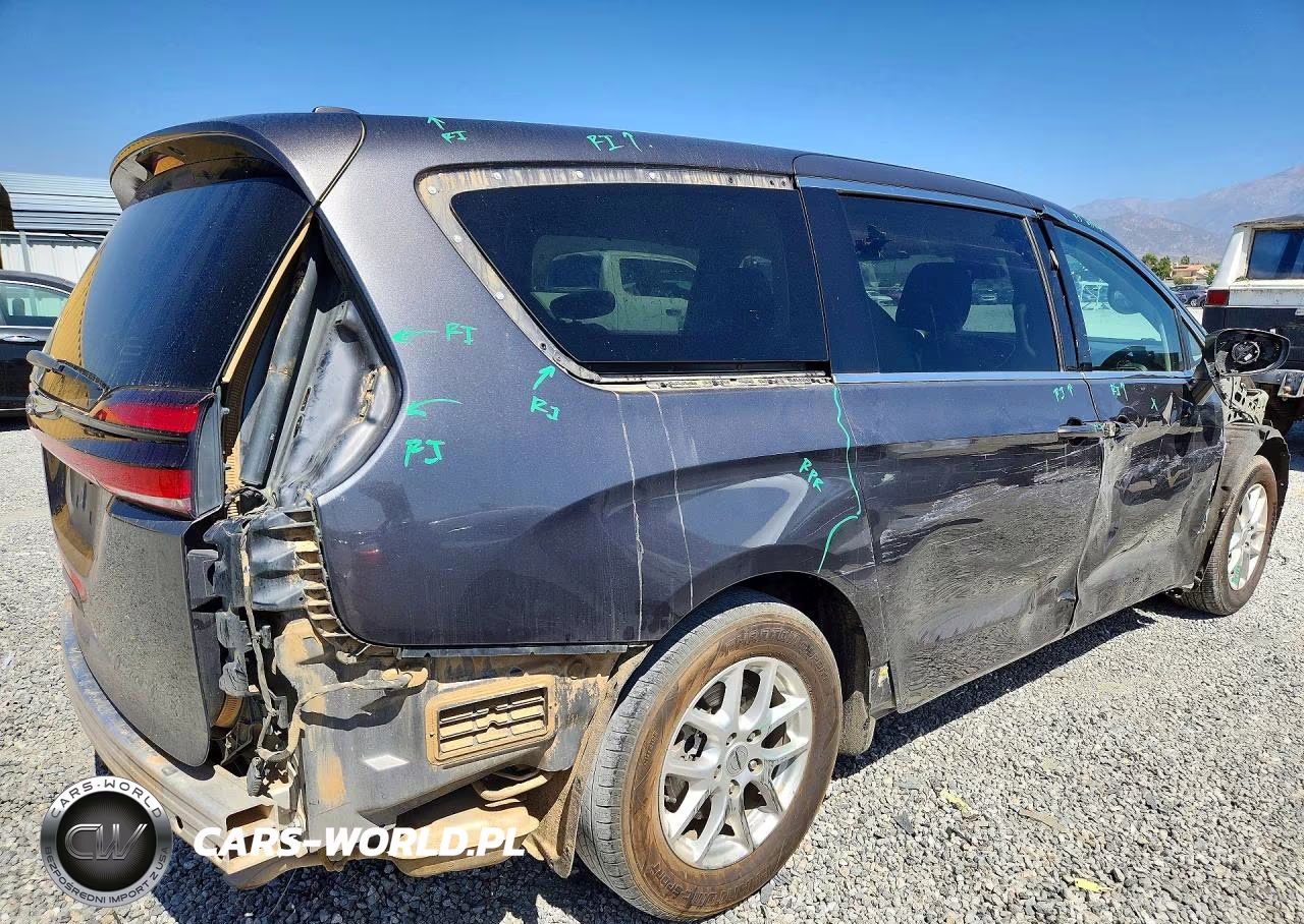 2022 Chrysler Pacifica Touring L VIN:2C4RC1BG3NR134190 - 3