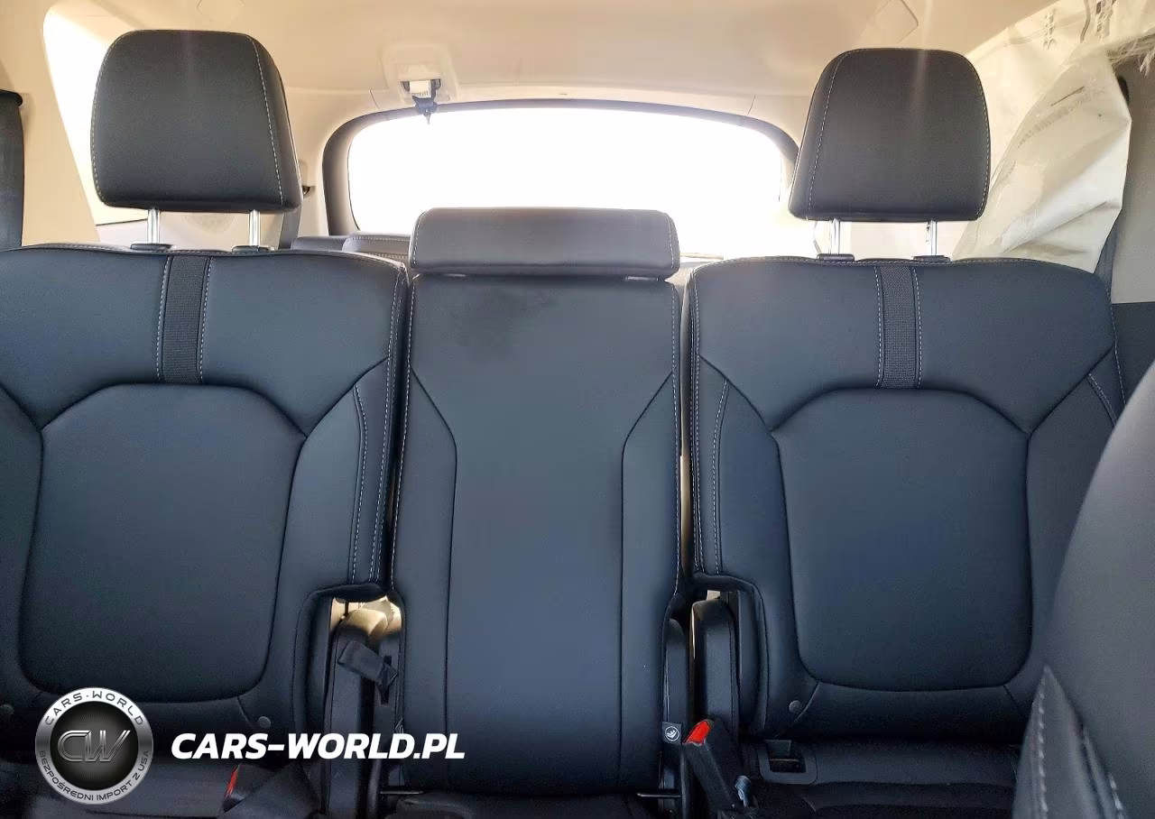 2025 Honda Pilot Touring VIN:5FNYG1H70SB097212 - 10