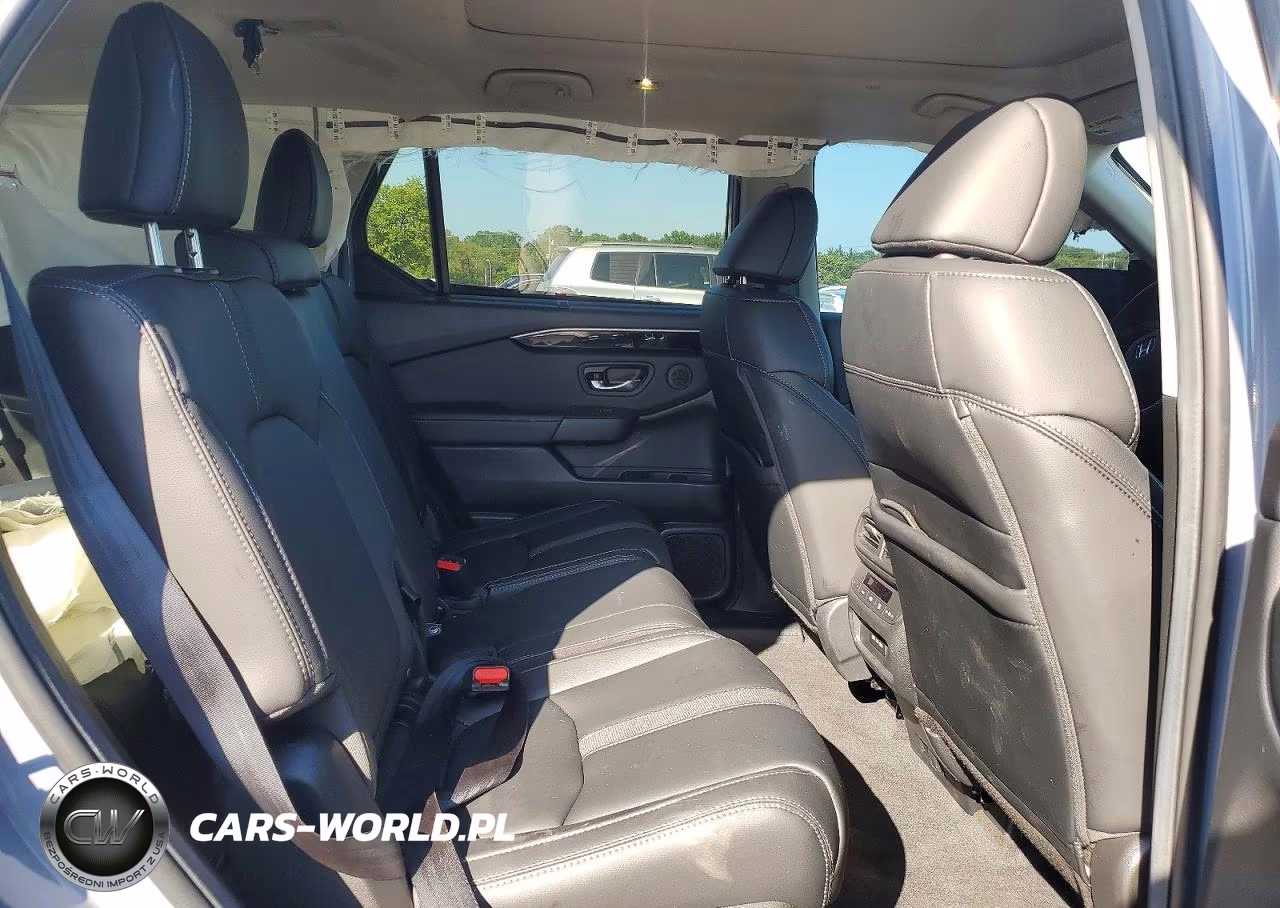 2025 Honda Pilot Touring VIN:5FNYG1H70SB097212 - 11