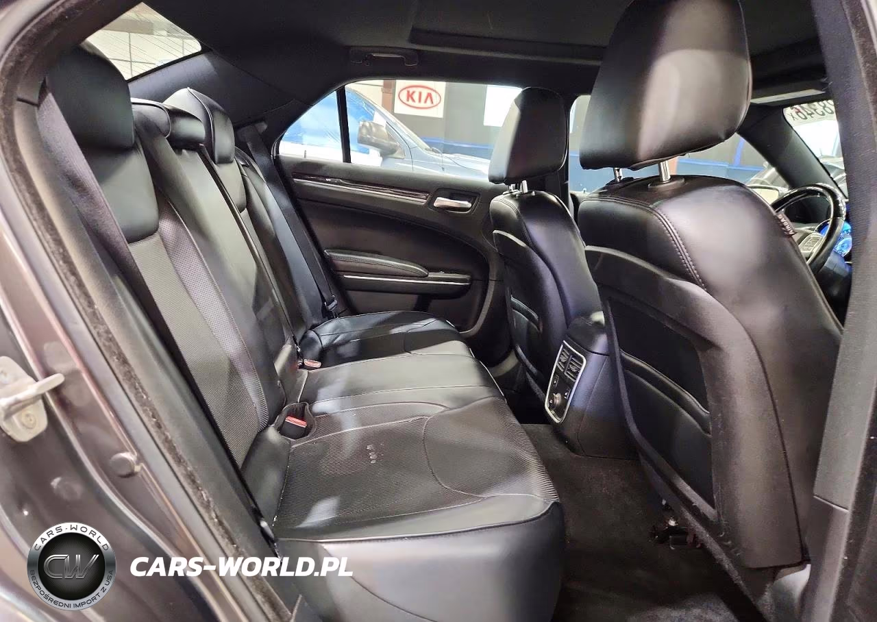 2014 Chrysler 300C VIN:2C3CCAKG2EH120541 - 10