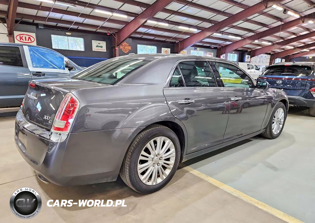 2014 Chrysler 300C VIN:2C3CCAKG2EH120541 - 3
