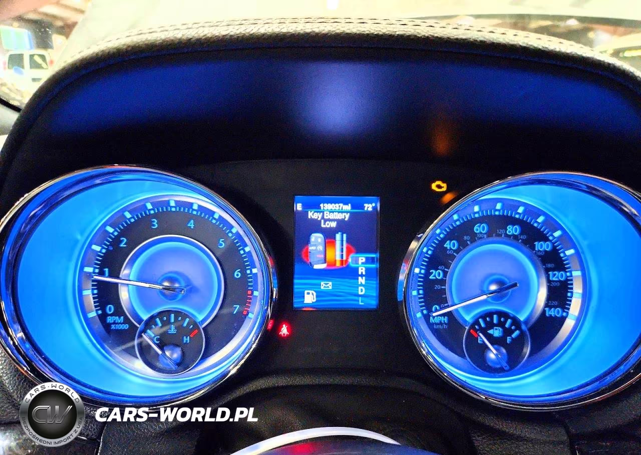 2014 Chrysler 300C VIN:2C3CCAKG2EH120541 - 9